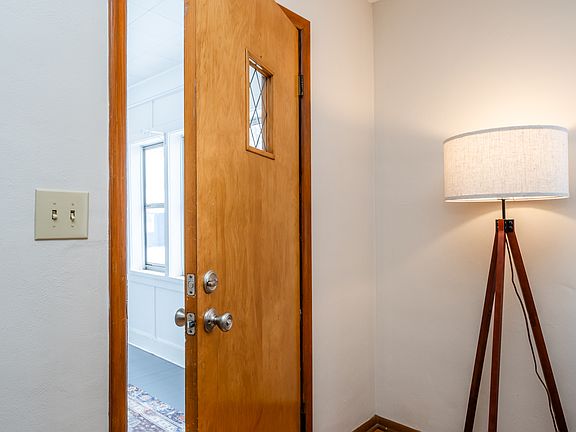 4th image of 432 Howard Ave #1