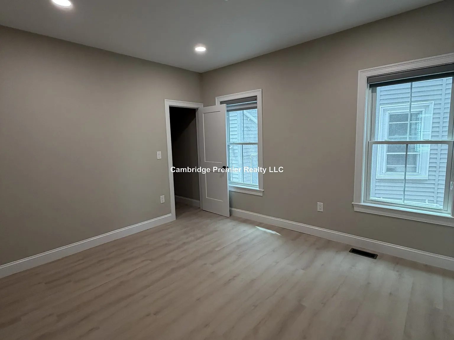 3 bed, 999 sqft, $4,500 — Photo 2