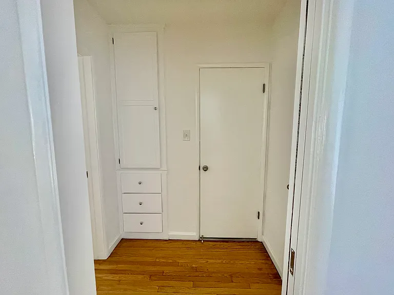 1266 N Laurel Ave #3 — Photo 10