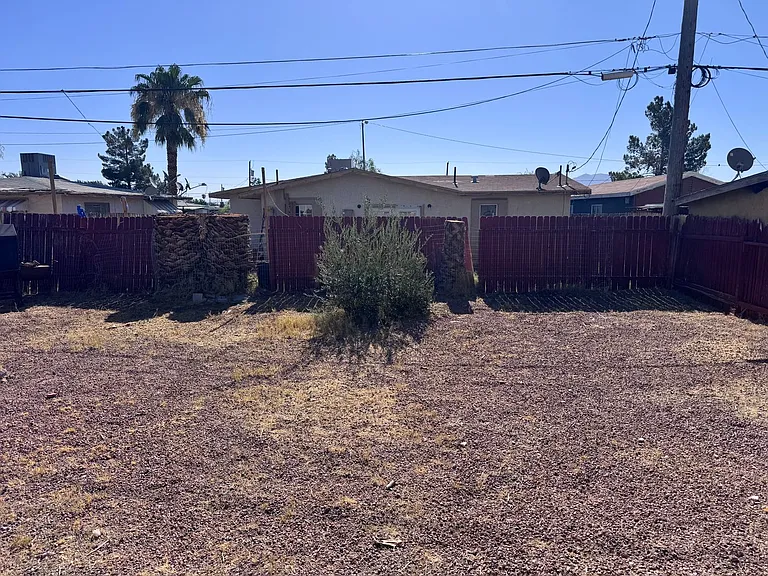 2720 Salt Lake St — Photo 19