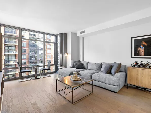 1425 Hudson Street image 4 of 23