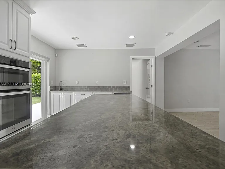 6511 SW 44th St — Photo 16
