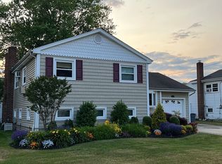 1248 Greenbriar Ln, Bellmore, NY 11710