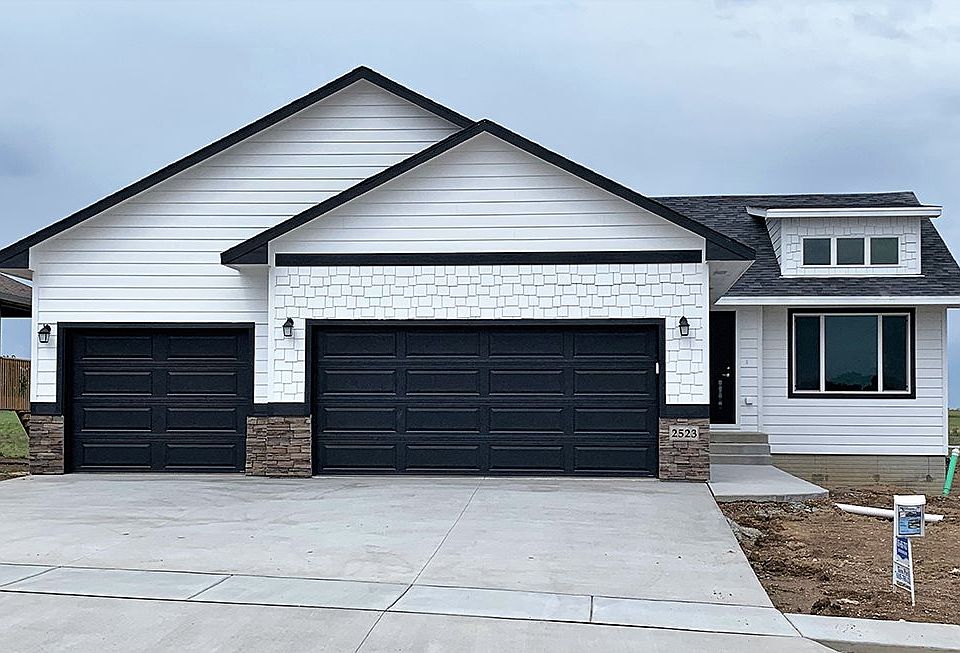 1st image of 2523 Colton Dr