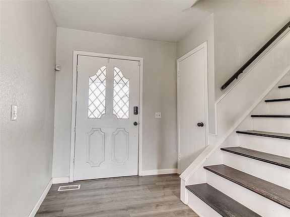 5th image of 12024 Surrey Ln