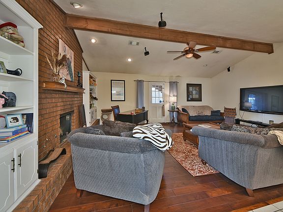 5th image of 2201 Summer Oak Dr