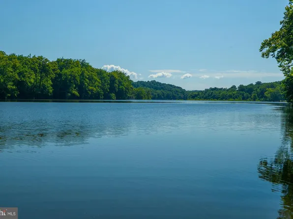 9 Shepherdstown Pike, Shepherdstown, WV 25443