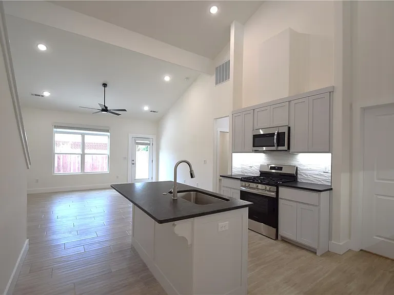 672 Sun Meadows Loop — Photo 2