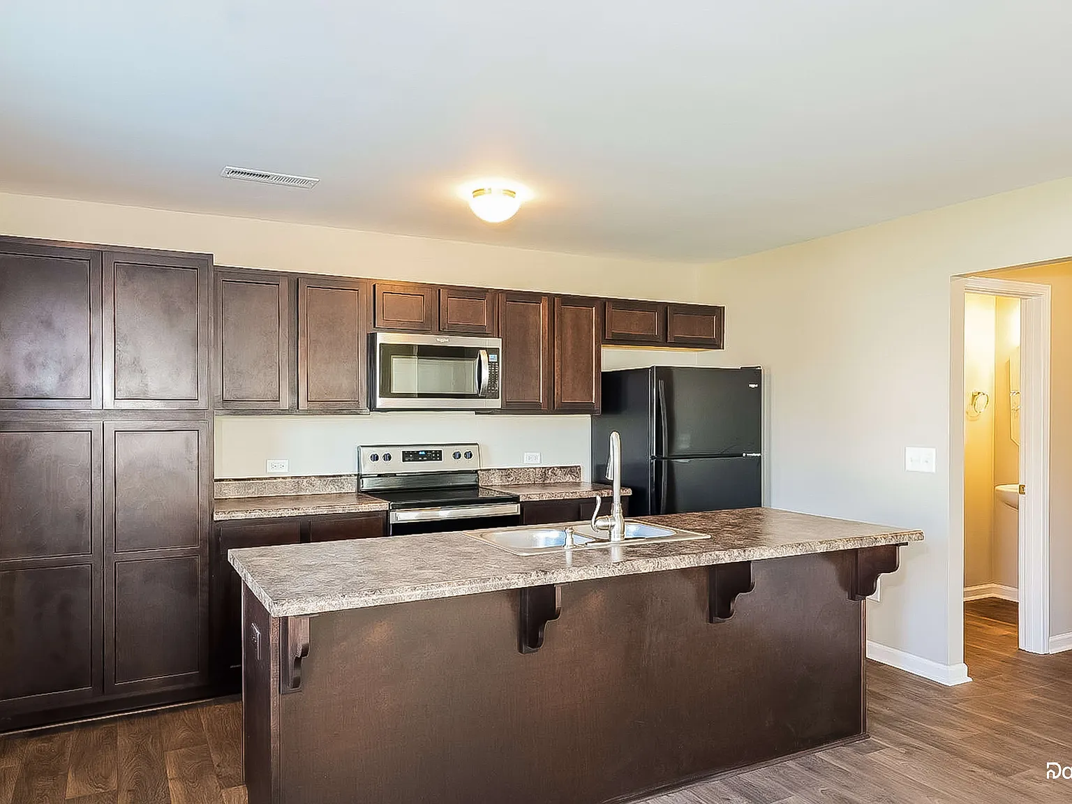 3 bed, 2.5 bath, 2428 sqft, $2,135 — Photo 3
