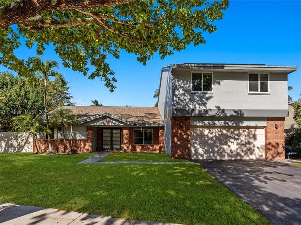 621 Lexington Ave, Davie, FL 33325