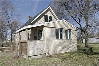 2nd image of 401 Wood St N