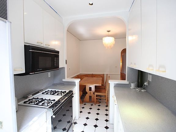 2nd image of 45 Park Ter W APT 3D