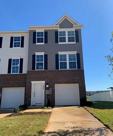 425 Seeback Dr — Photo 1