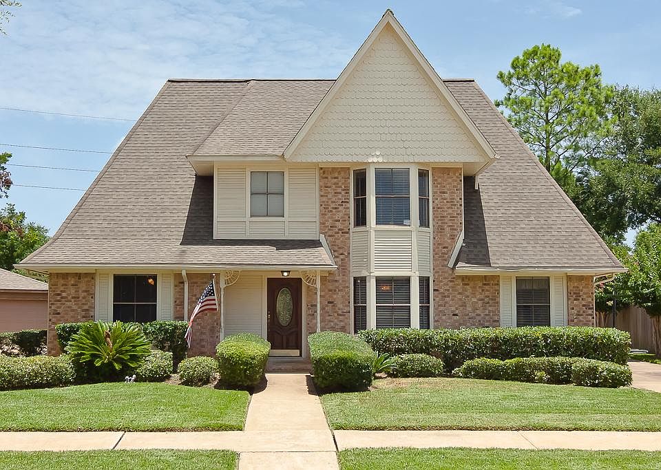 Beautiful Perry two-story on oversized lot with sparkling pool in the heart of Sugar Land accessible