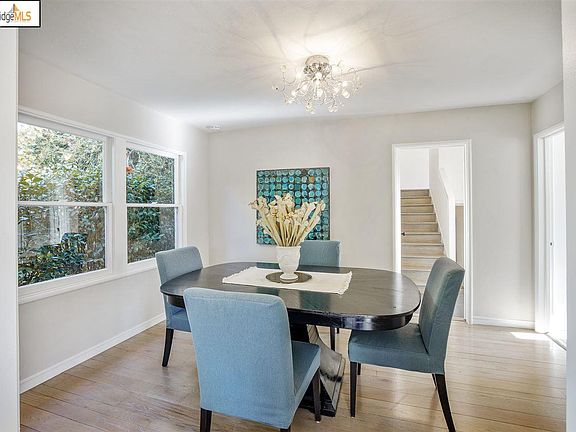 5th image of 544 Beverly Ave