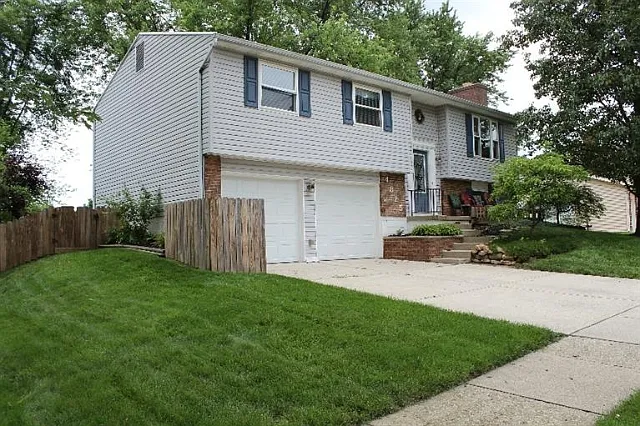 4825 Leafburrow Dr photo 1