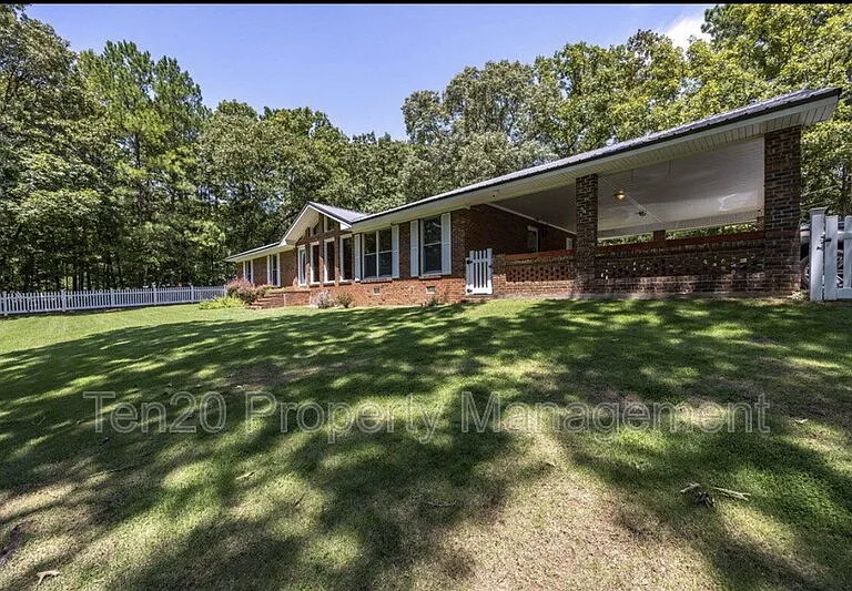 575 Holland Dr — Photo 3