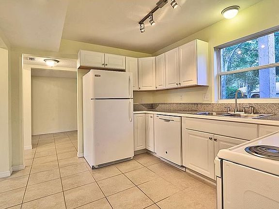 4th image of 1330 Palmer Ln
