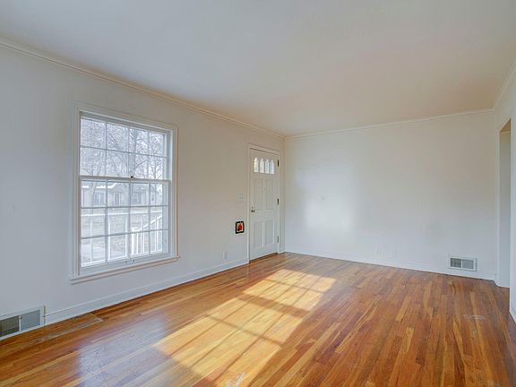 4th image of 4546 Washburn Ave N