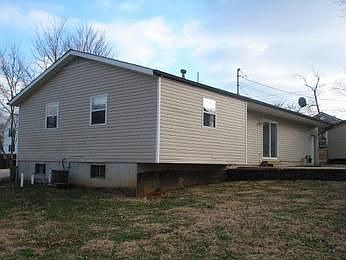 2nd image of 500 Buckley St