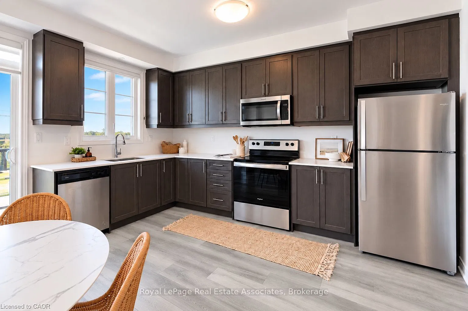120 Court Dr — Photo 4