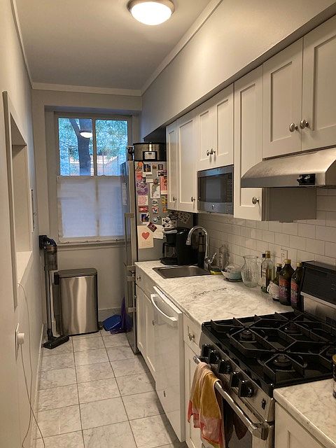 1st image of 426 Hudson St APT 1A