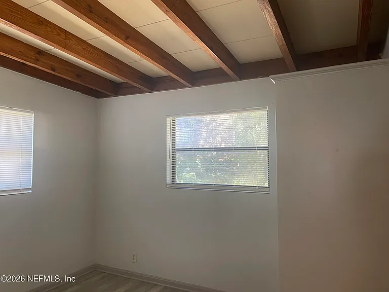 530 Myra St — Photo 18