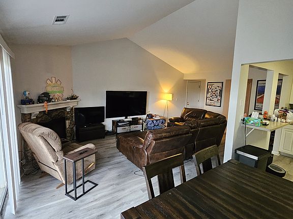 3rd image of 1588 Burr Oak Ct APT B