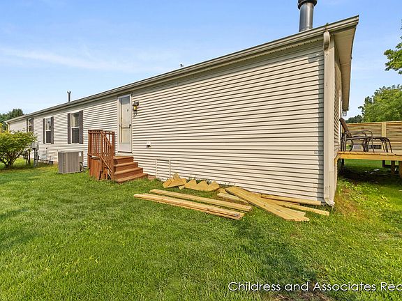 5th image of 7372 Woods Edge Dr NE