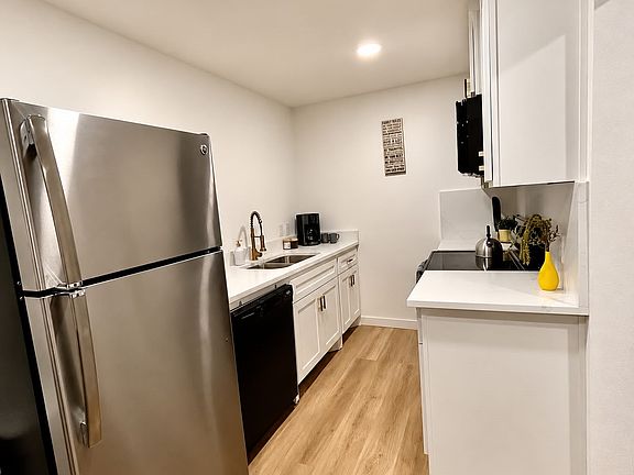 4th image of 5057 Ridglea Ln APT 1107