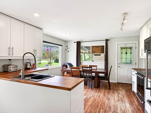 3rd image of 1256 Hern Rd