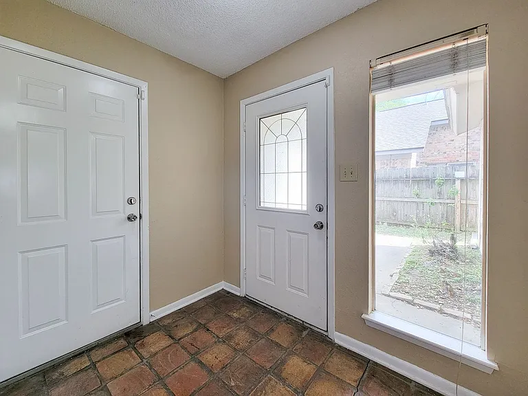 2710 Quail Creek Dr — Photo 16