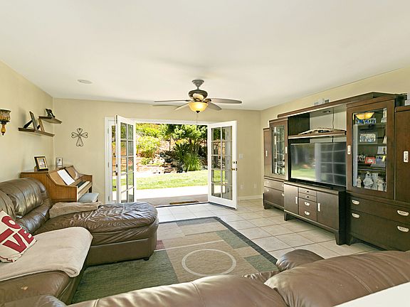 5th image of 15349 Calle Juanito