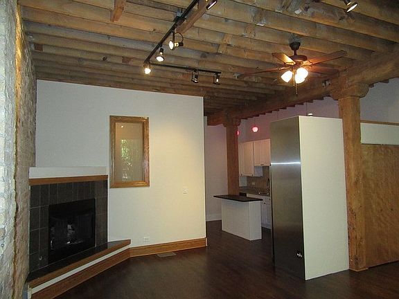 5th image of 1742 N Winchester Ave APT 102