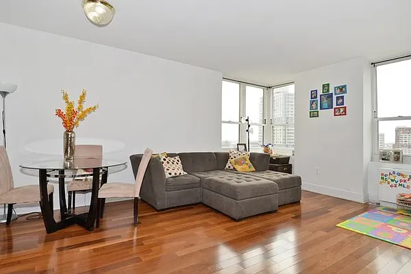 Sold by Urban Luxe | media 15