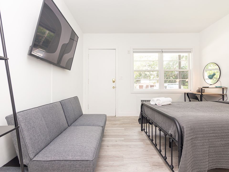 1st image of 300 Sunset Dr #2
