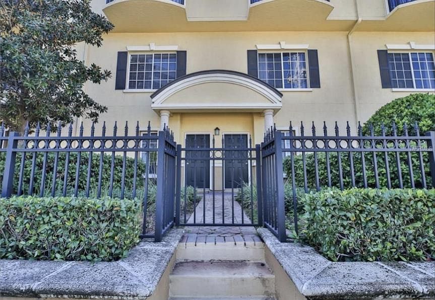 1st image of 5254 W Kennedy Blvd