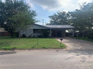 305 David Davis Dr, Mc Gregor, TX 76657