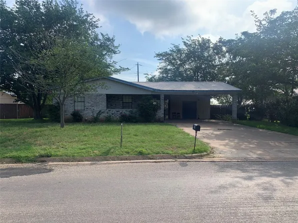 305 David Davis Dr, Mc Gregor, TX 76657