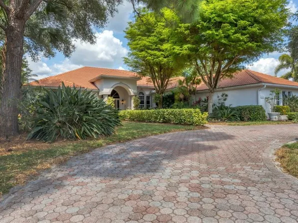 8128 Regents Ct, University Park, FL 34201