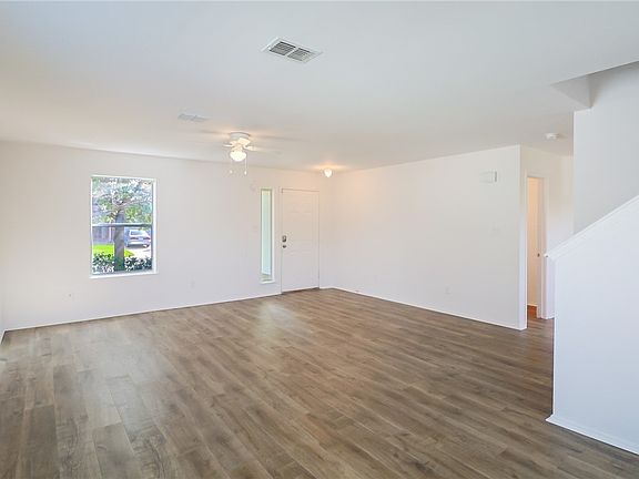 3rd image of 15125 Meredith Ln