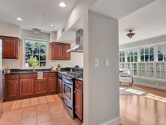 4th image of 47 E Lock Ln #U8