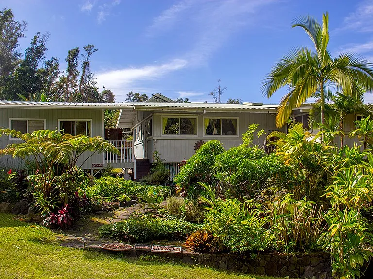 looking at the ohana on the left of the lanai 
and where i live (main house on the right)