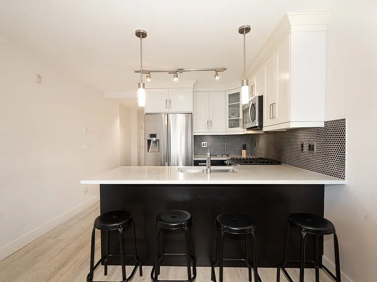 4548 Hastings St — Photo 10