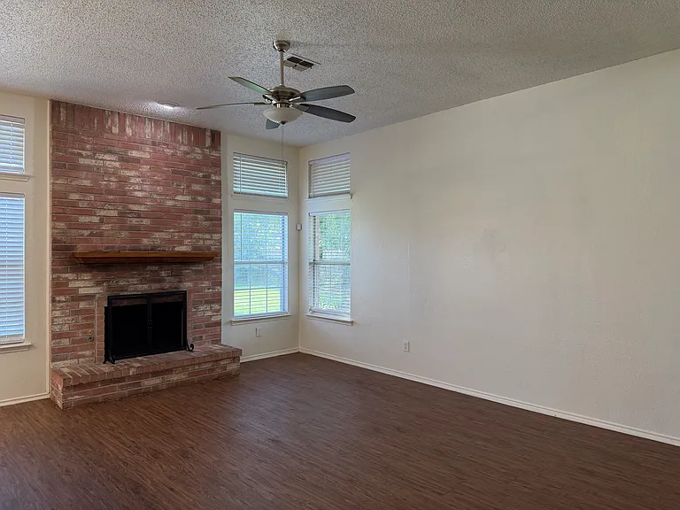 917 Dawson St — Photo 25