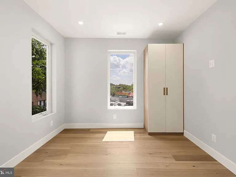 3215 Mount Pleasant St NW #201 — Photo 18