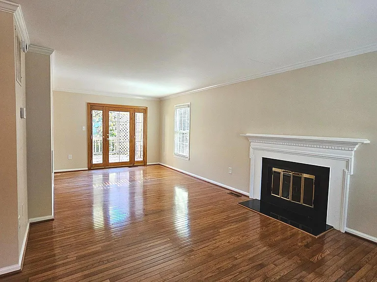 6413 Four Oaks Ln — Photo 9