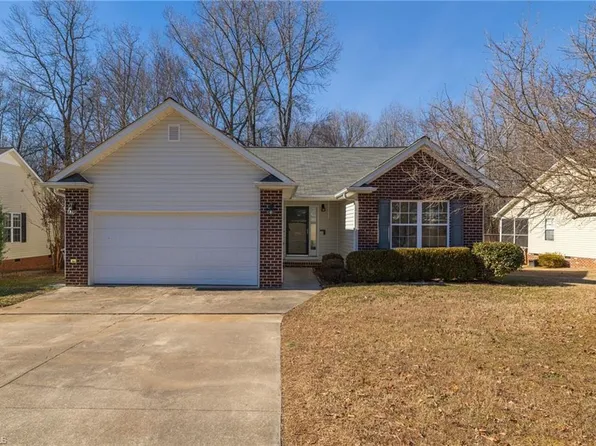 1990 Denise Ln, Winston Salem, NC 27127