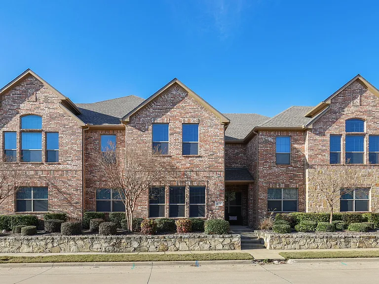 5428 Locust Dr — Photo 2