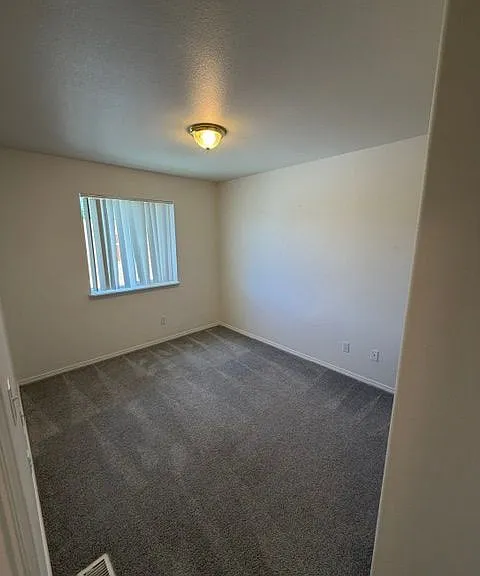 233 E Shelby Ln — Photo 18